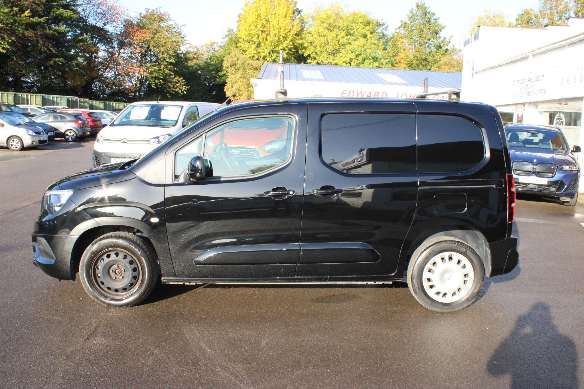 Vauxhall Combo - Image 4