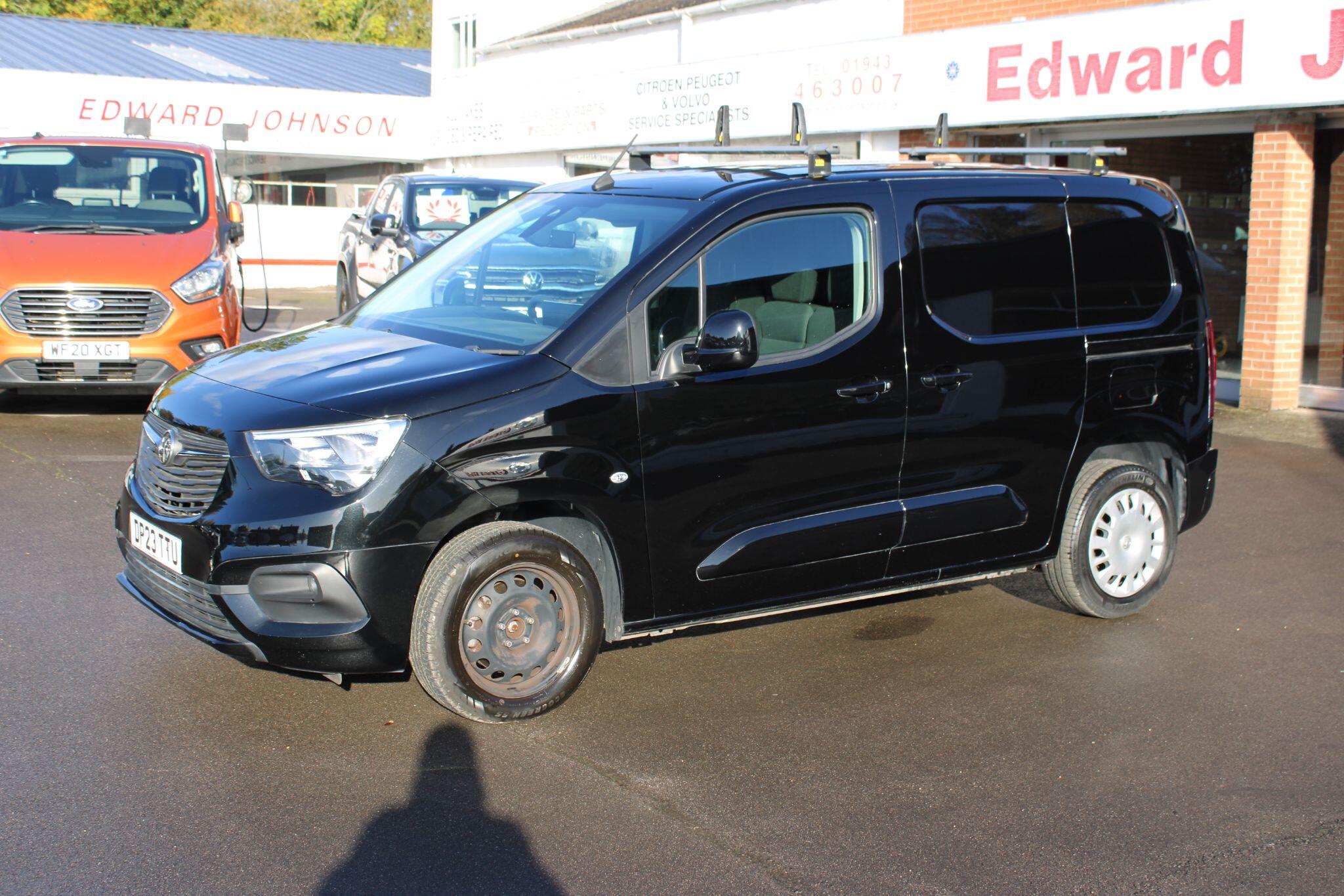 Vauxhall Combo - Image 11