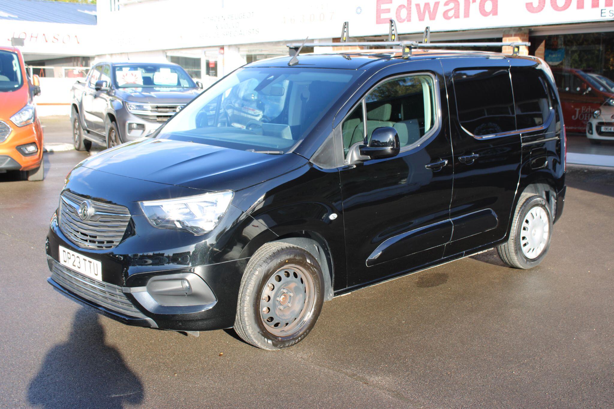 Vauxhall Combo - Image 13