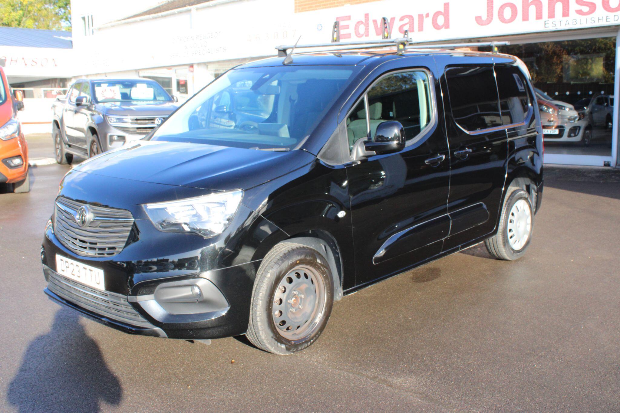 Vauxhall Combo - Image 14