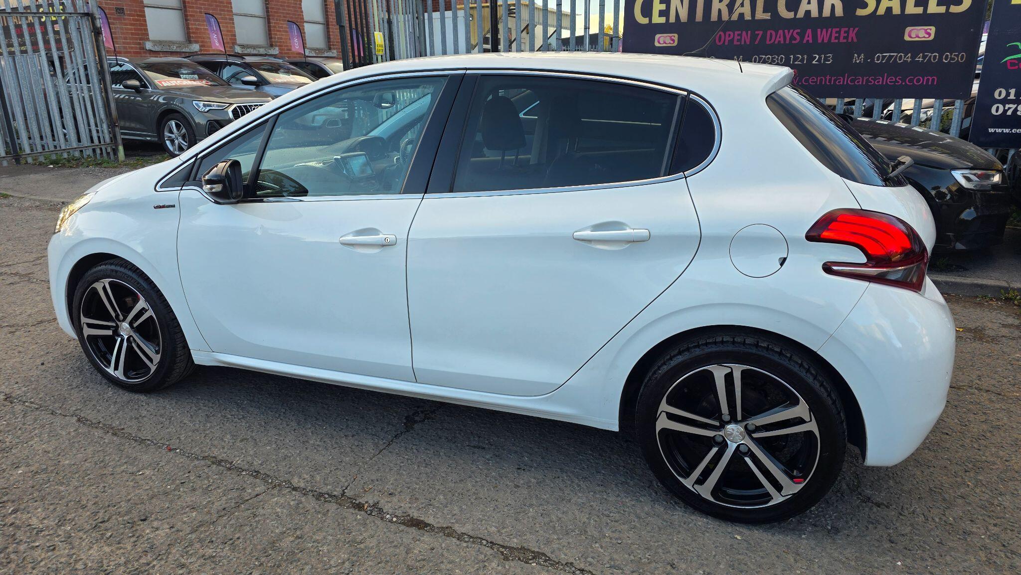 Peugeot 208 - Image 15
