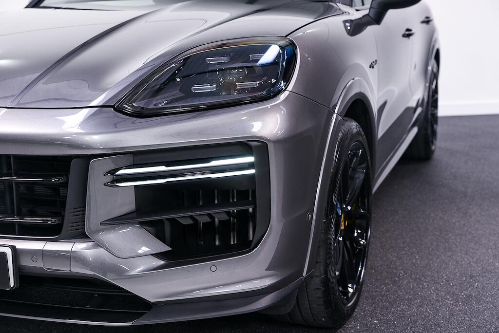 Porsche Cayenne - Image 12