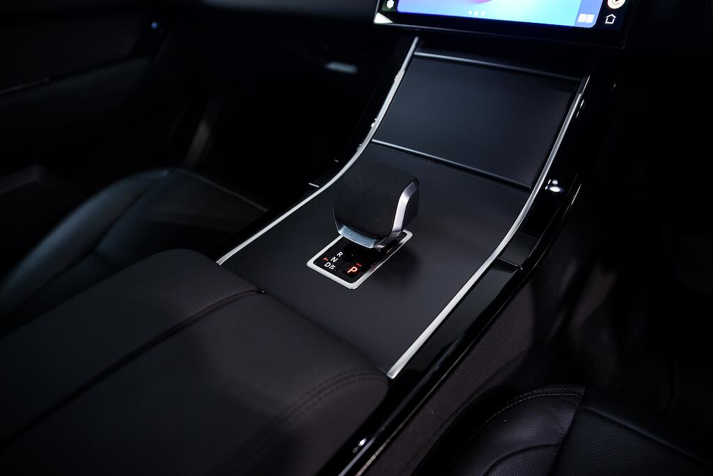 Land Rover Range Rover Velar - Image 17