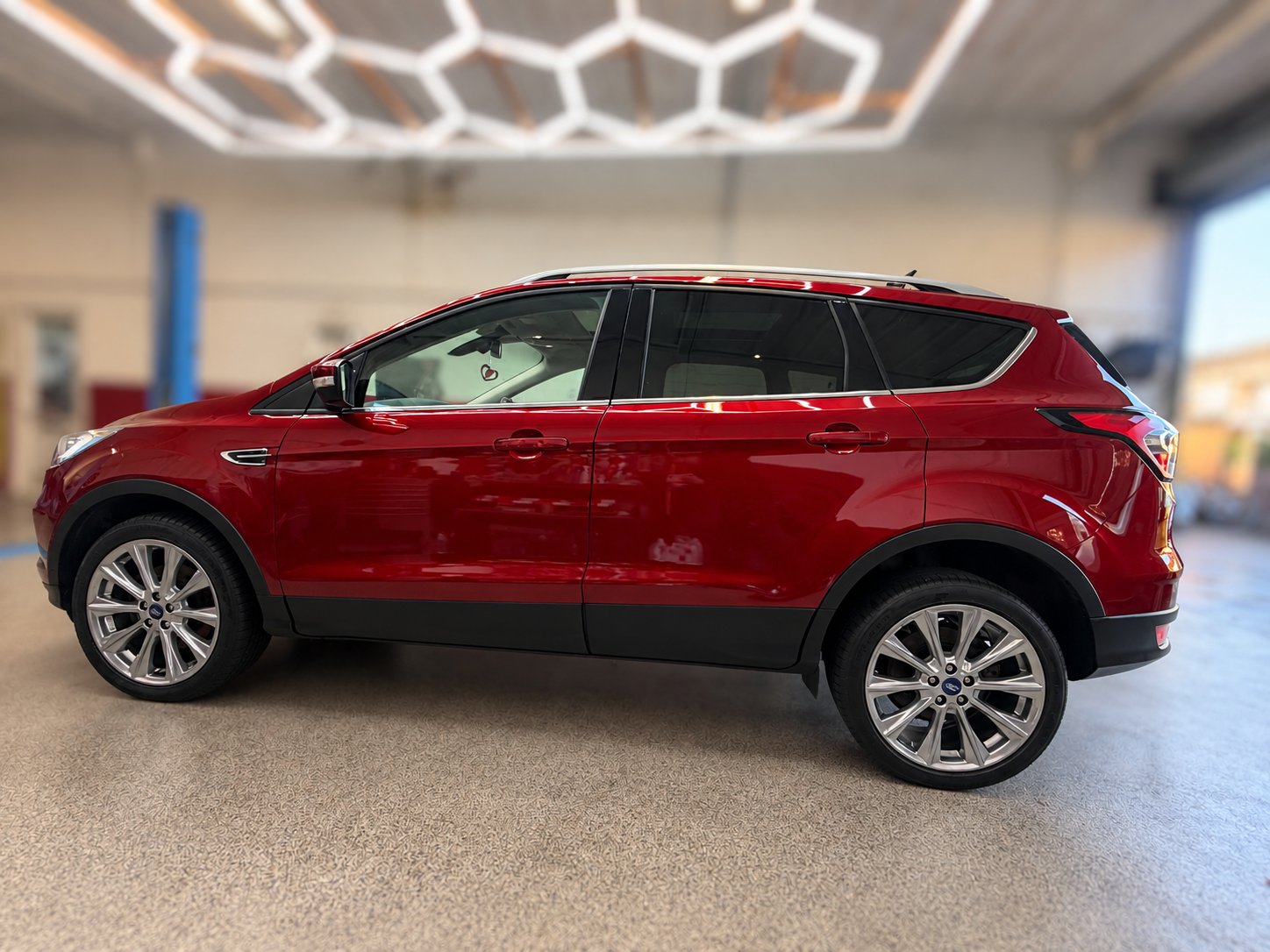 Ford Kuga - Image 8