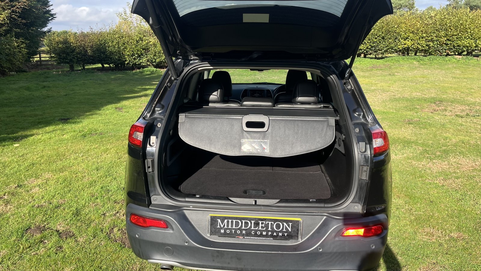 Jeep Cherokee - Image 17