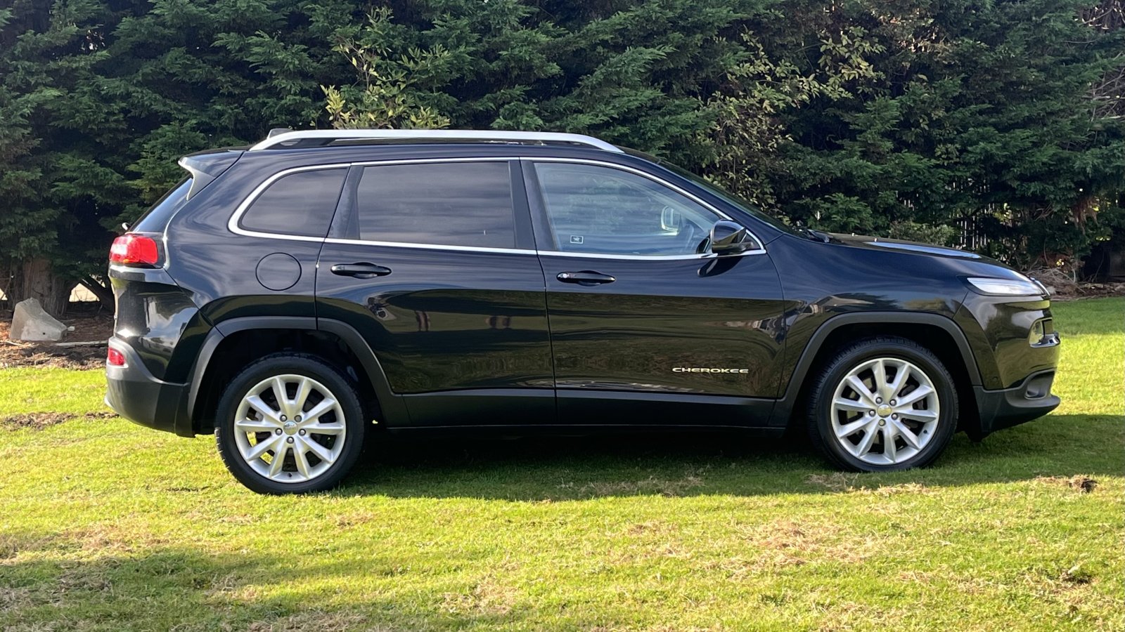 Jeep Cherokee - Image 19