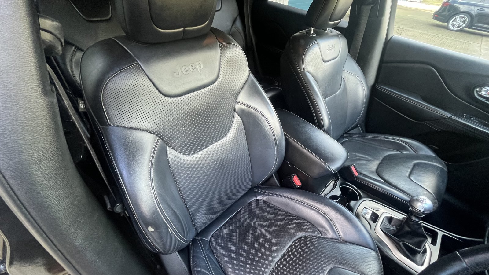 Jeep Cherokee - Image 9