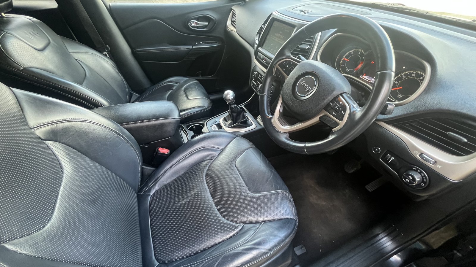 Jeep Cherokee - Image 8