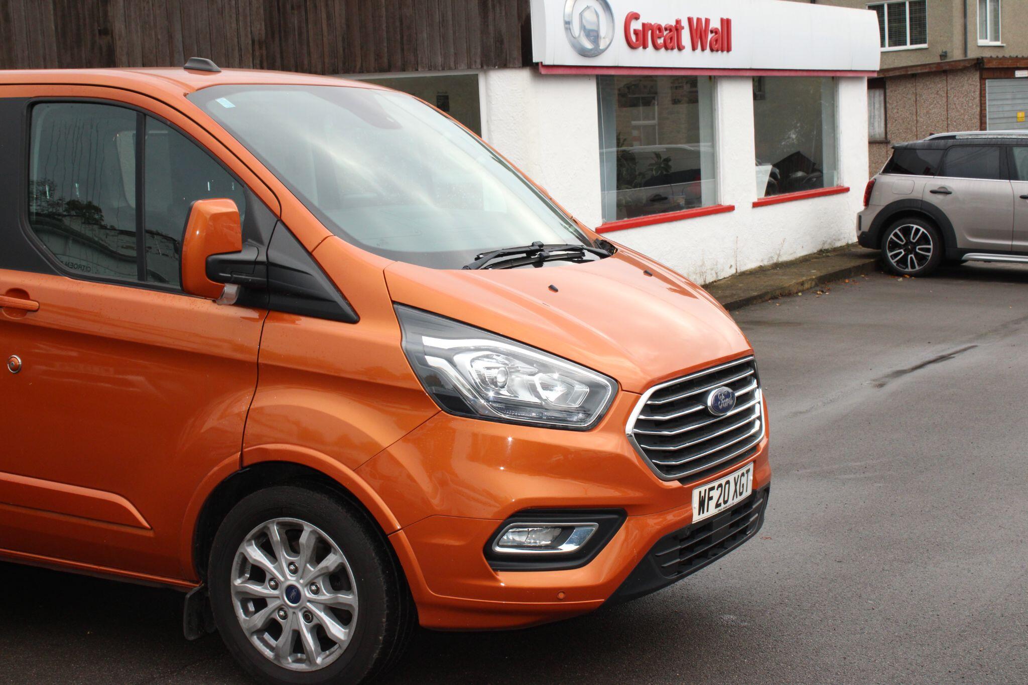 Ford TOURNEO CUSTOM - Image 11