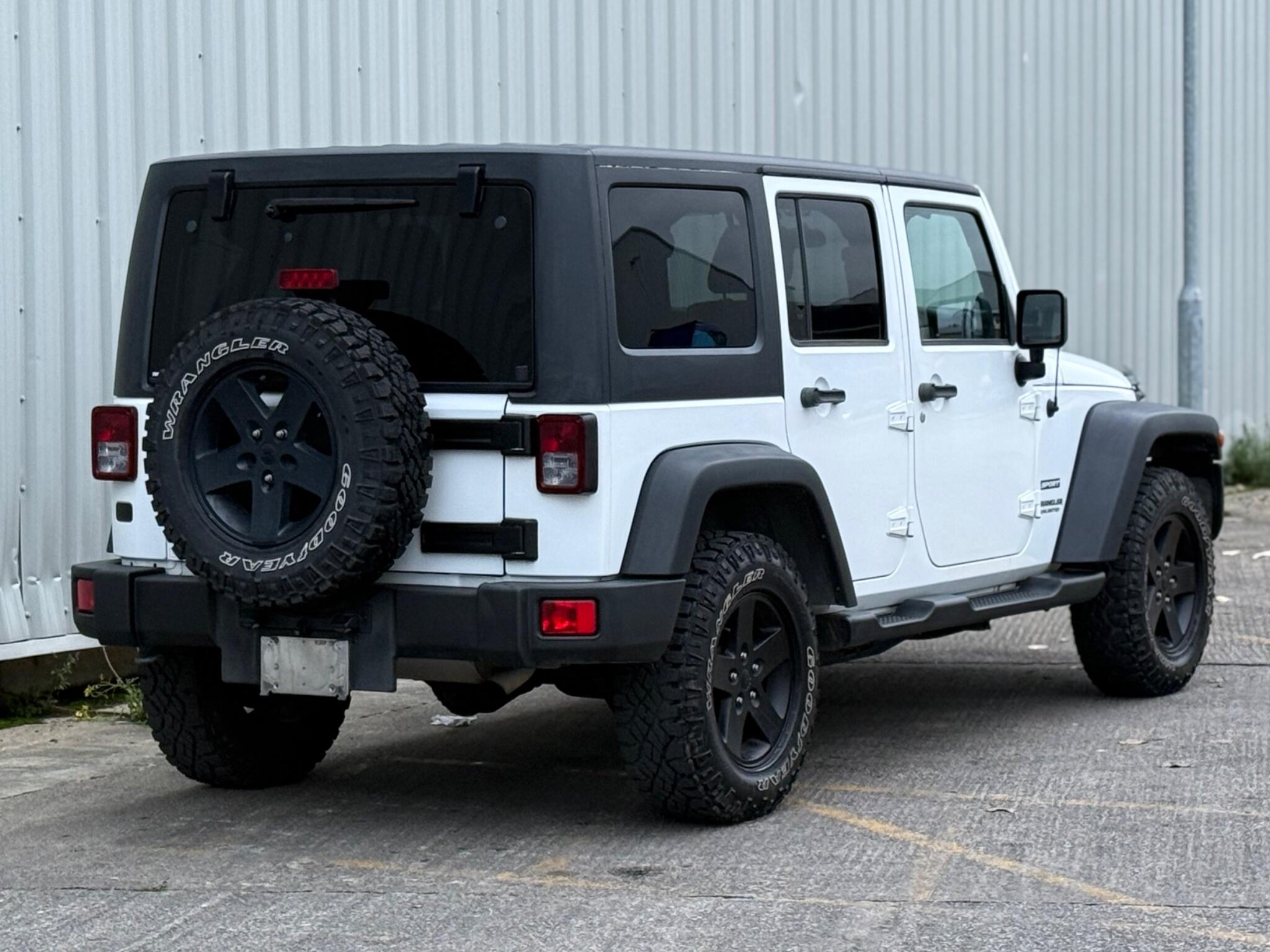 Jeep Wrangler - Image 13