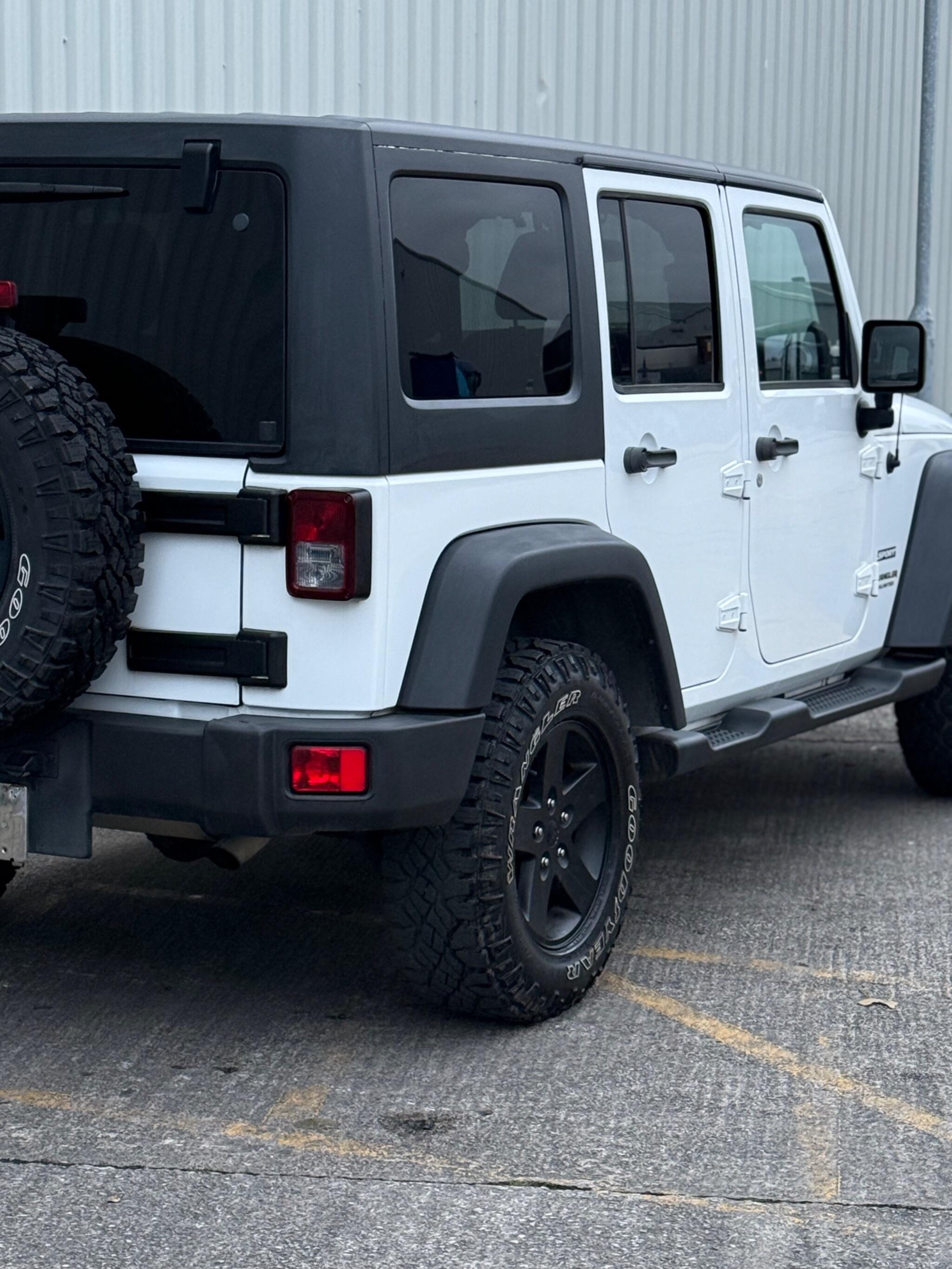 Jeep Wrangler - Image 14