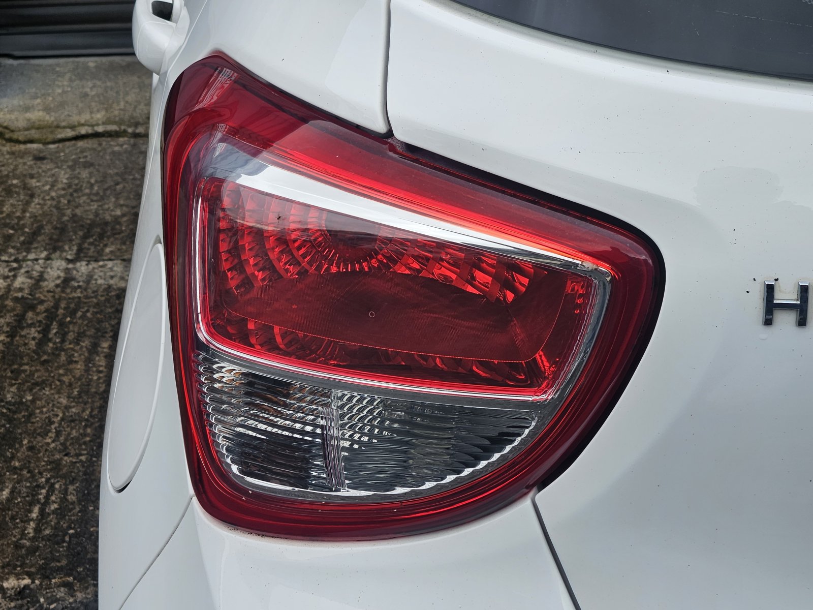Hyundai i10 - Image 12