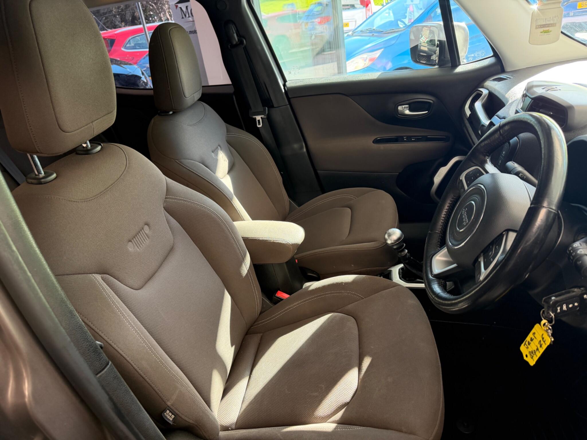 Jeep Renegade - Image 12