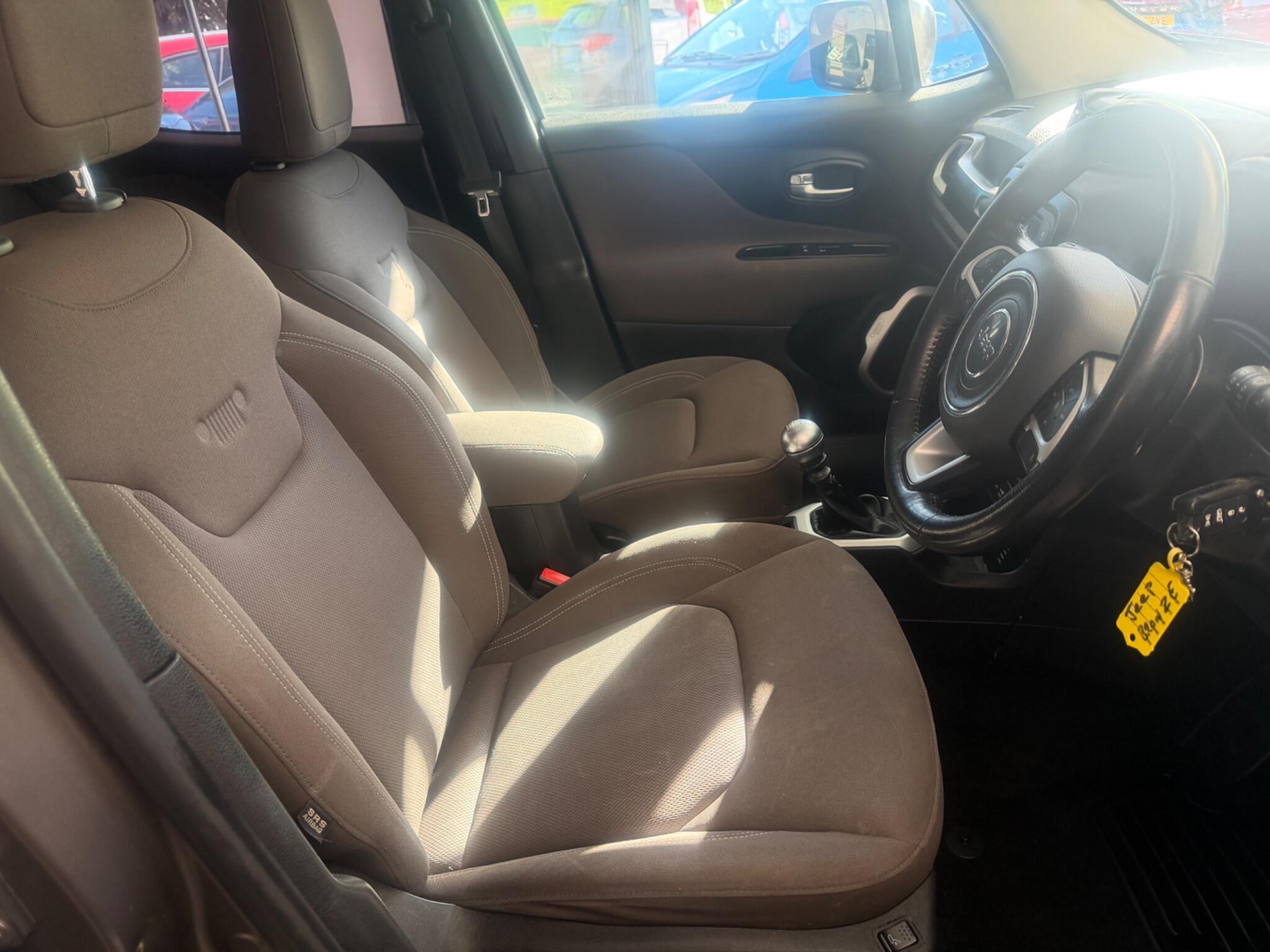 Jeep Renegade - Image 17