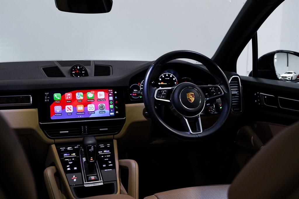 Porsche Cayenne - Image 15
