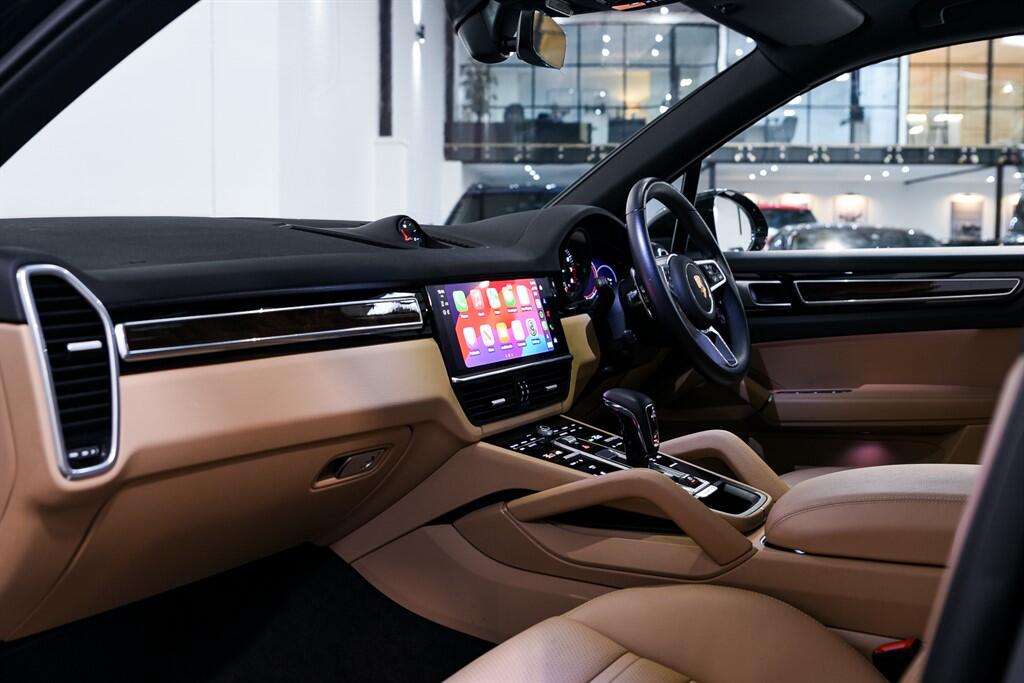 Porsche Cayenne - Image 18