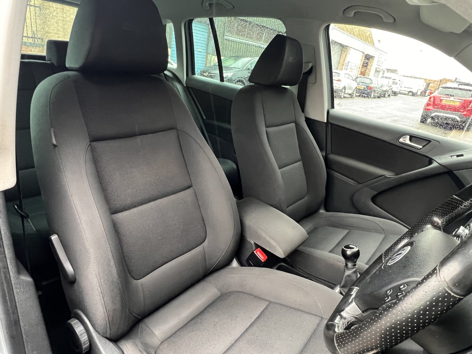 Volkswagen Tiguan - Image 15