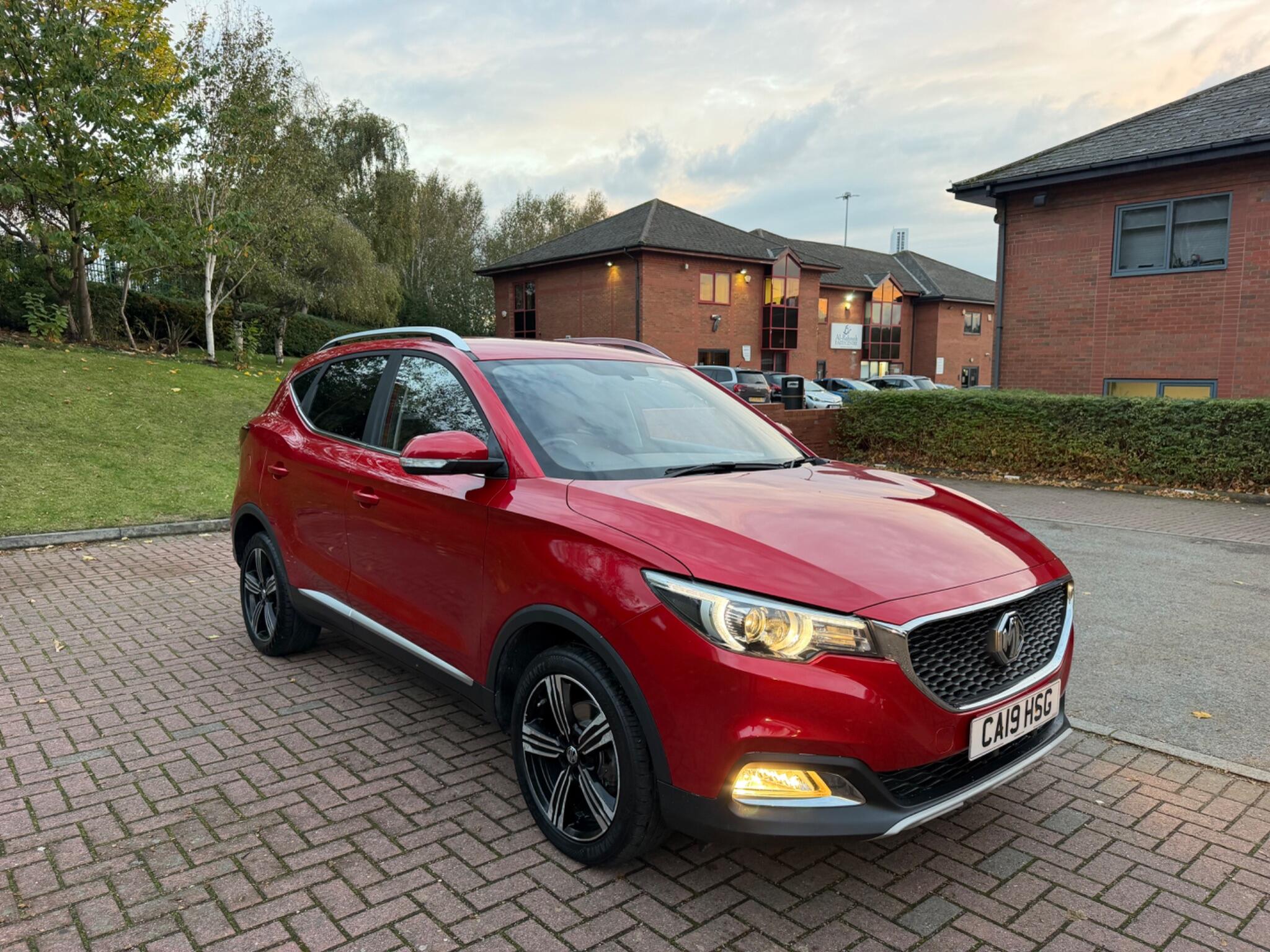 MG MG ZS - Image 2