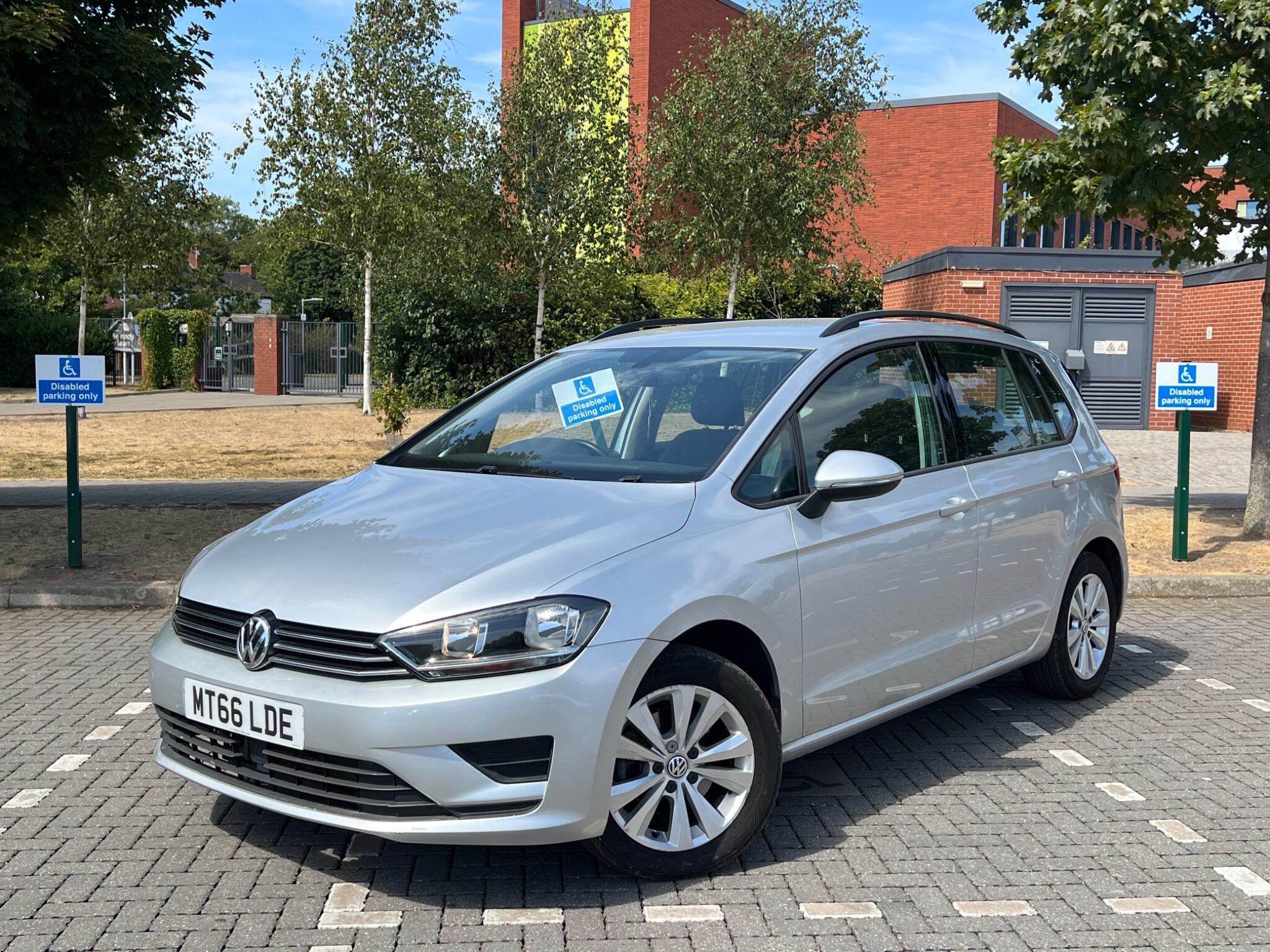 Volkswagen GOLF SV