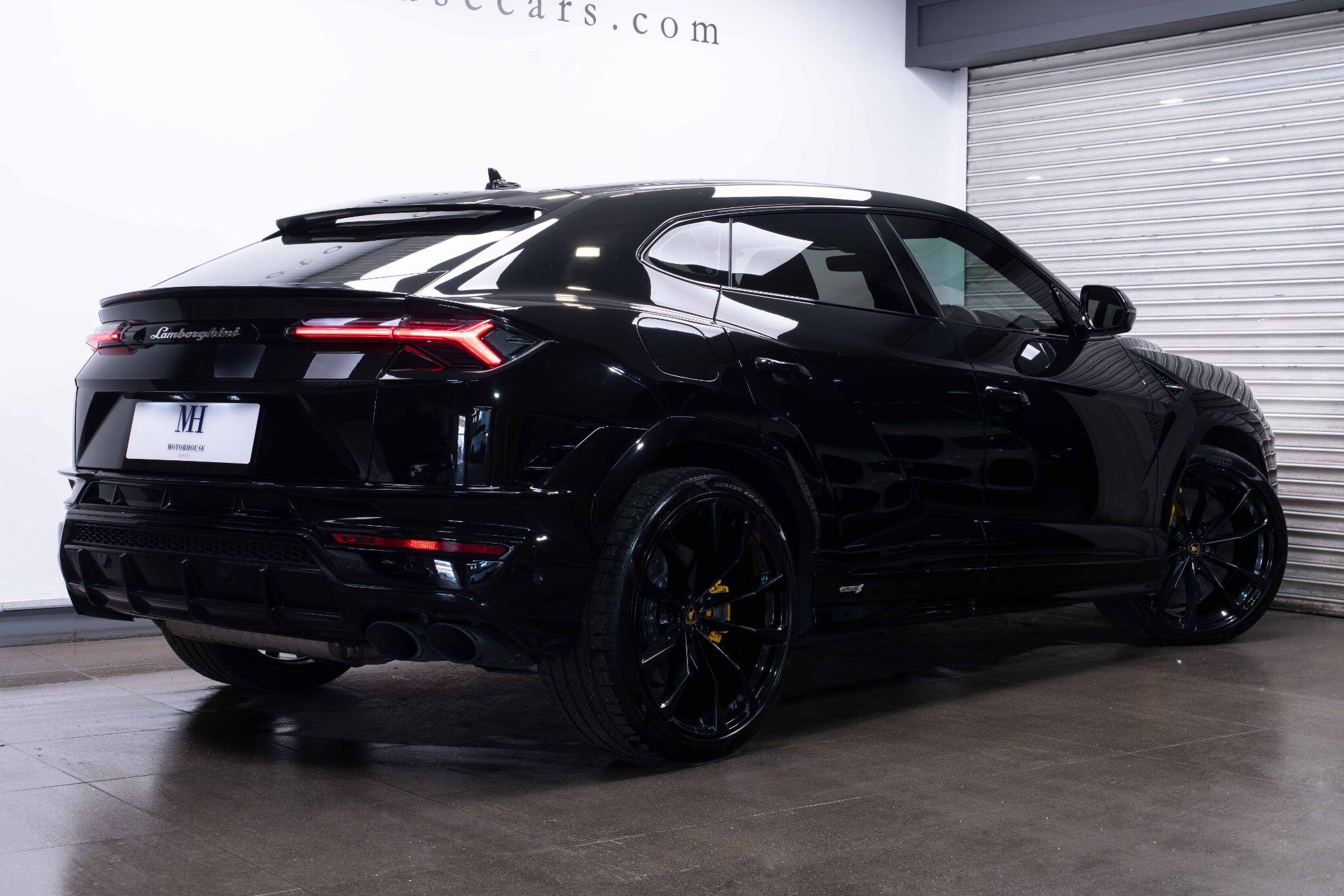 Lamborghini Urus - Image 2