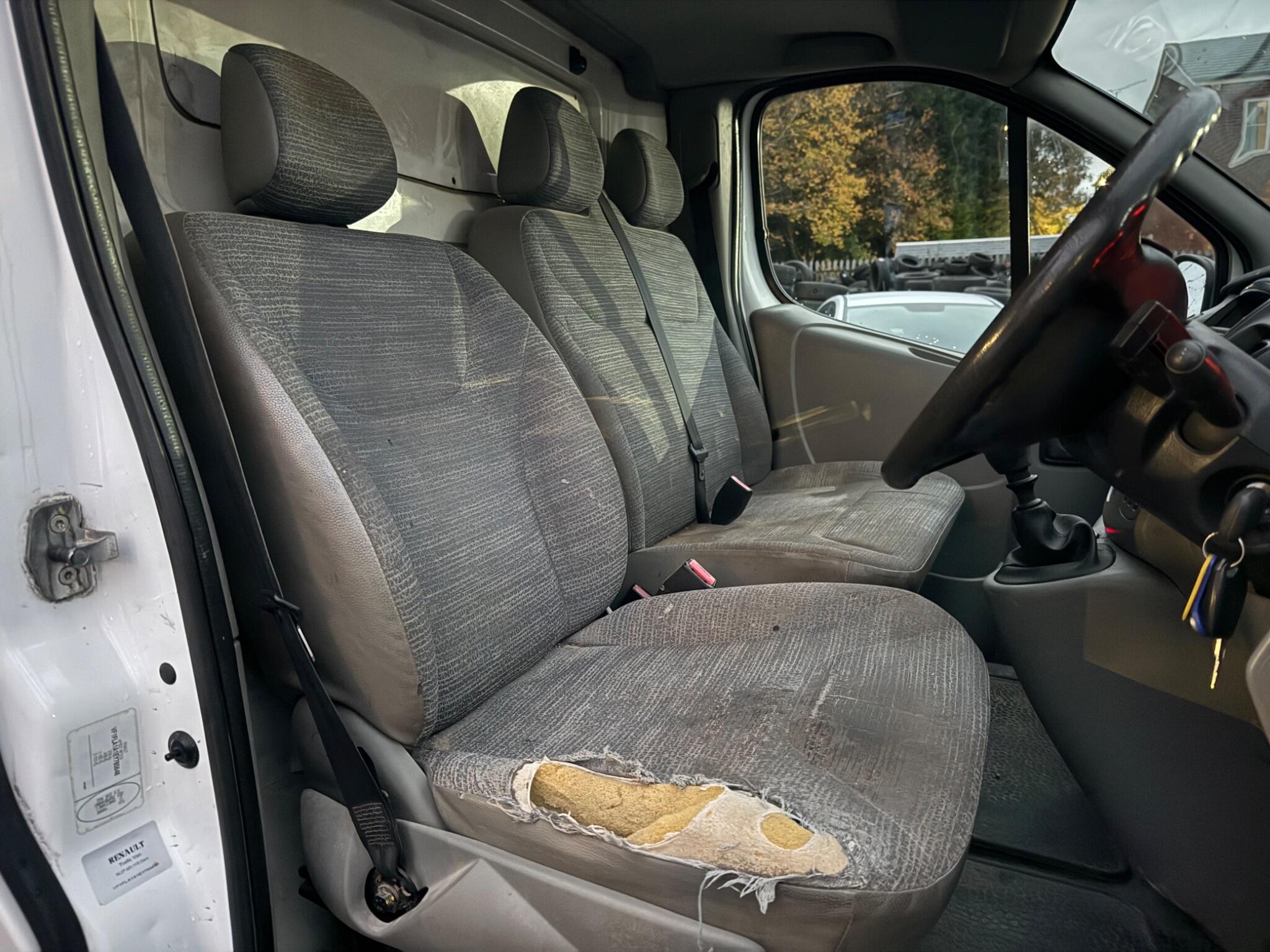 Renault Trafic - Image 9