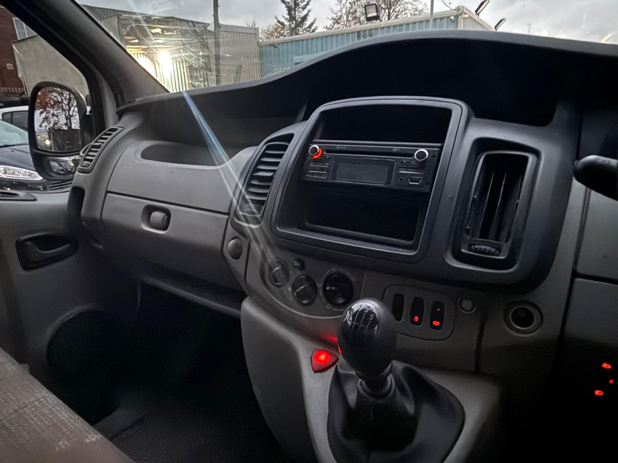 Renault Trafic - Image 11