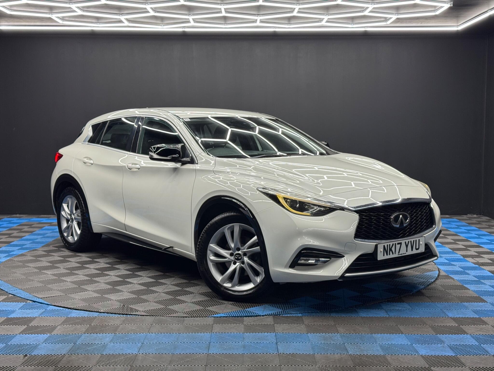 Infiniti Q30