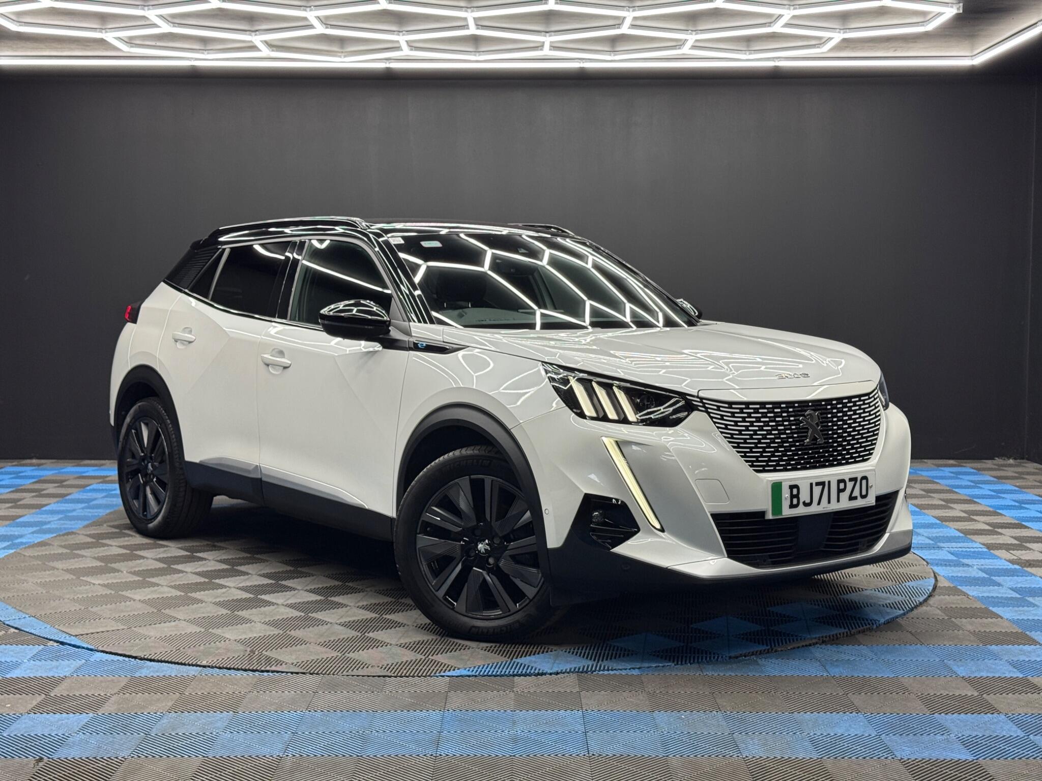 Peugeot E-2008