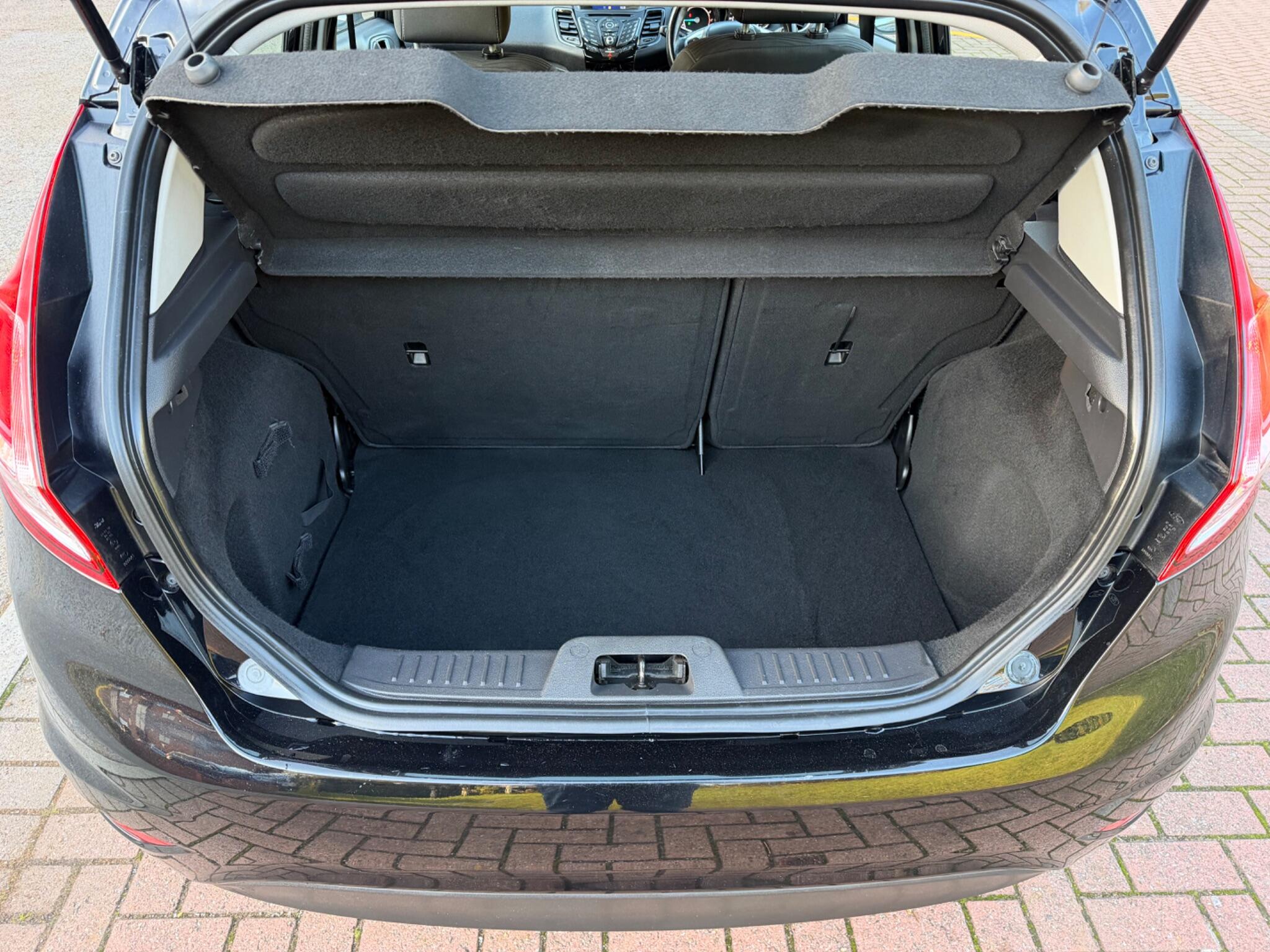 Ford Fiesta - Image 12