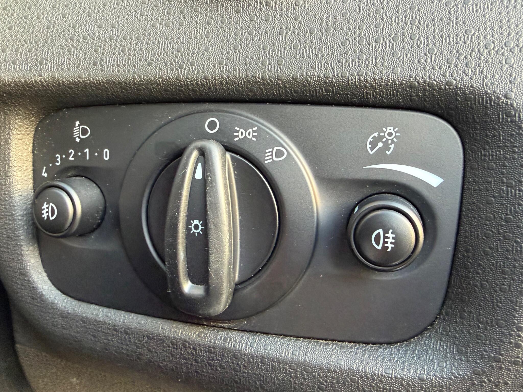 Ford Fiesta - Image 9