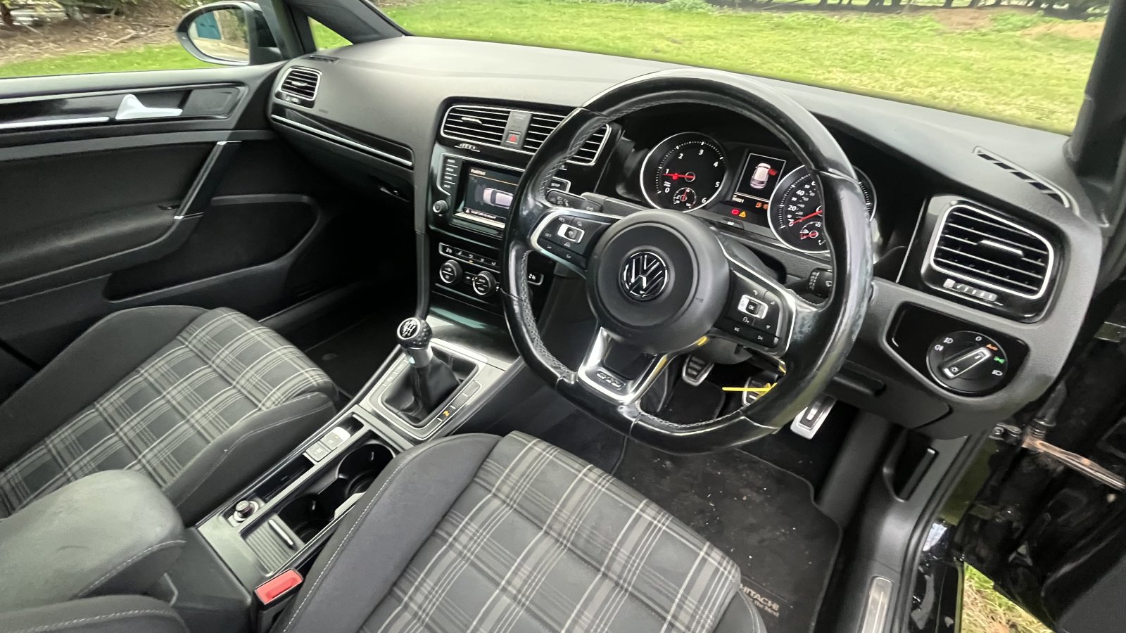 Volkswagen Golf - Image 10