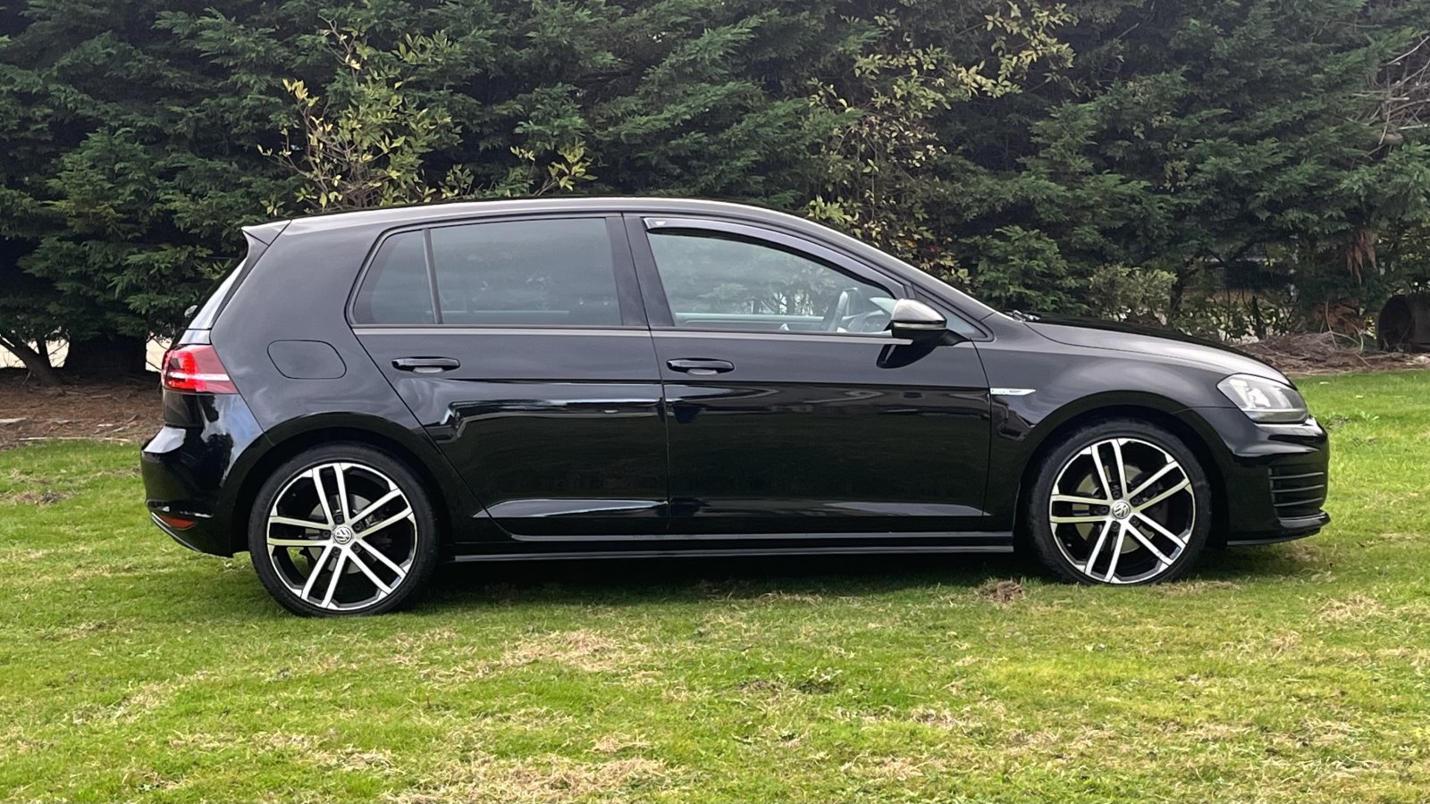 Volkswagen Golf - Image 11