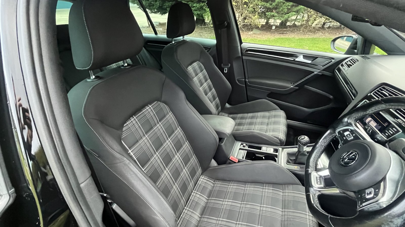 Volkswagen Golf - Image 12
