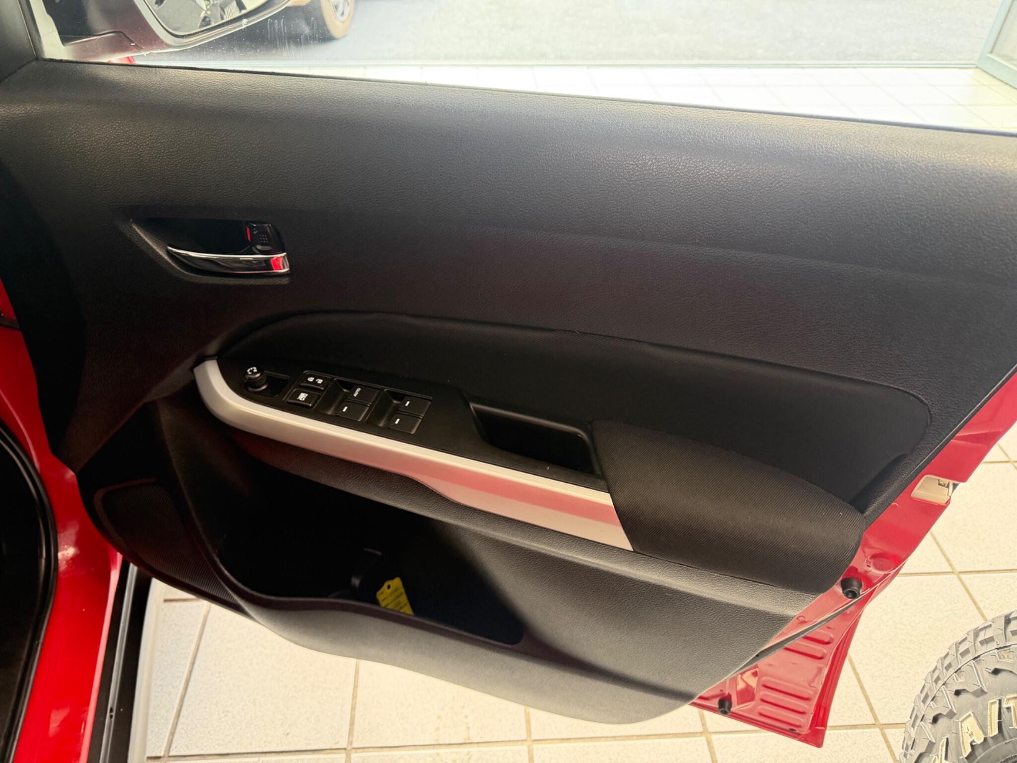 Suzuki Vitara - Image 19