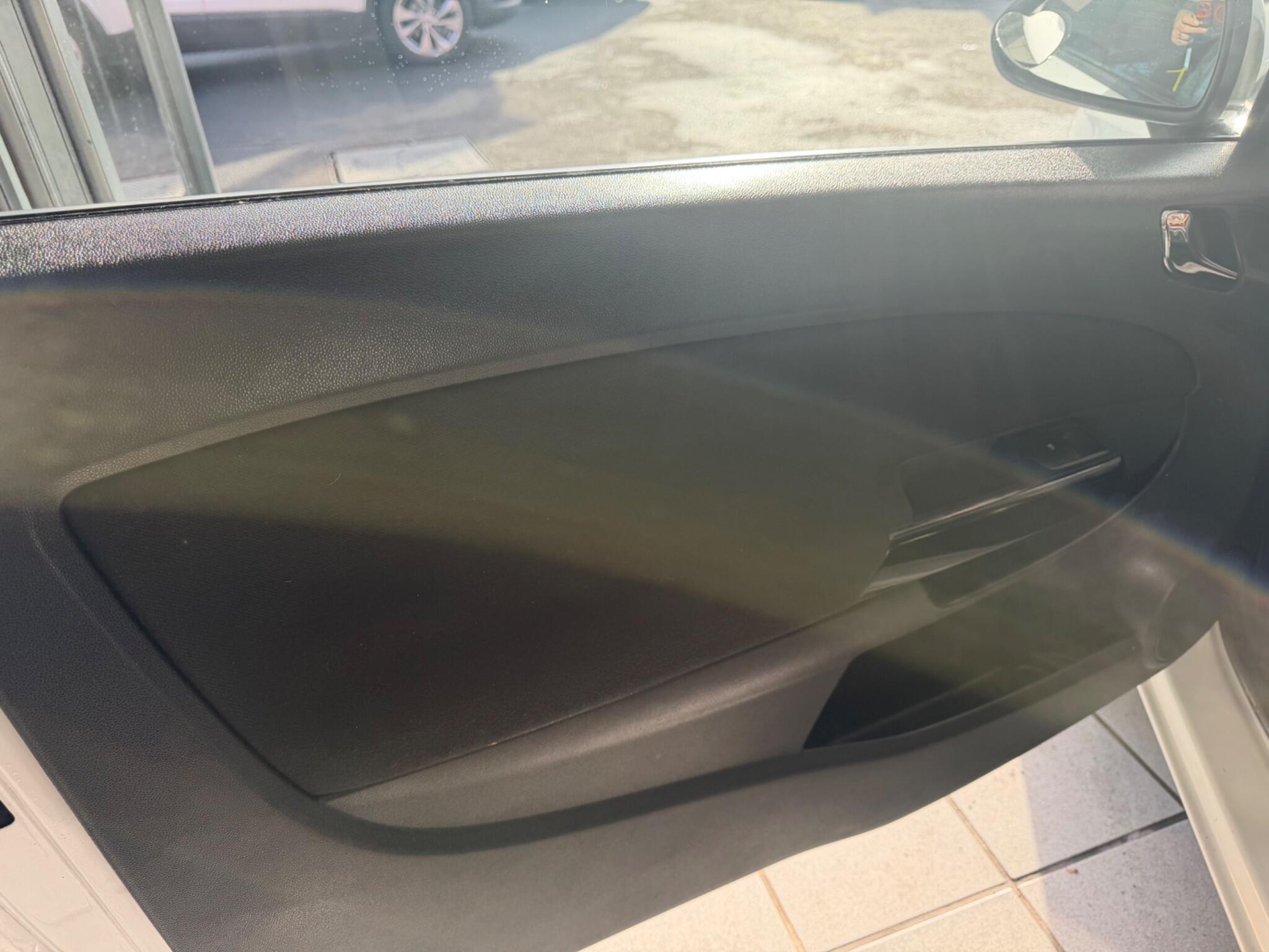 Vauxhall Corsa - Image 18