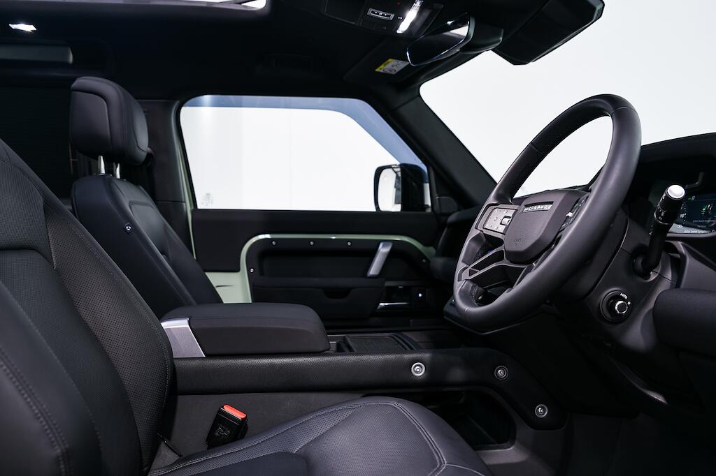 Land Rover Defender 90 - Image 13