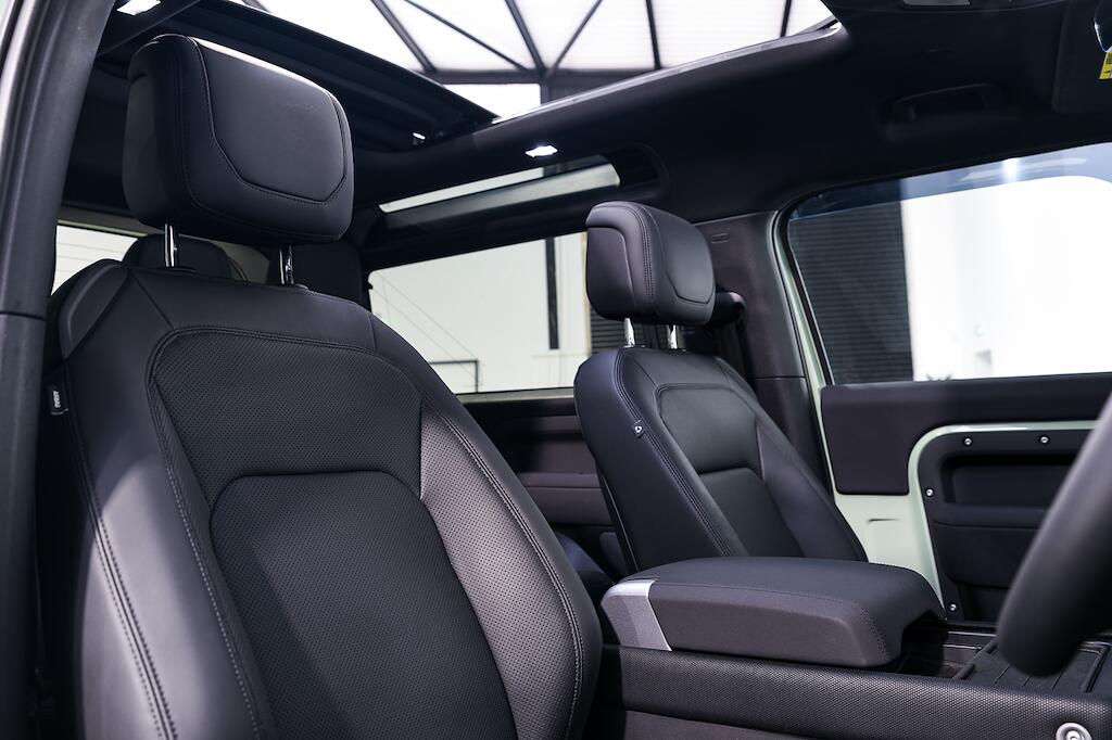 Land Rover Defender 90 - Image 14