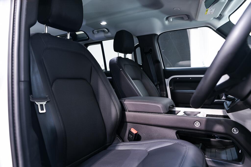 Land Rover Defender 110 - Image 10