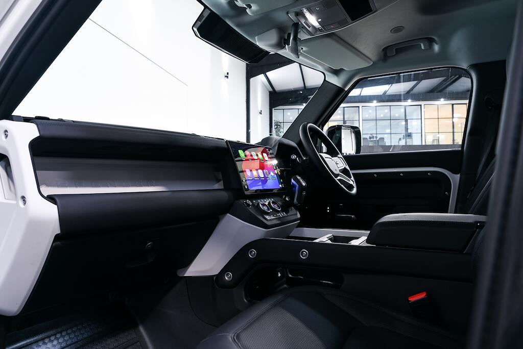Land Rover Defender 110 - Image 11