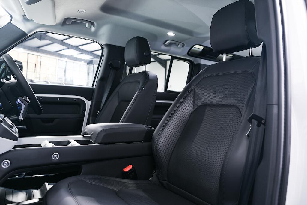 Land Rover Defender 110 - Image 12