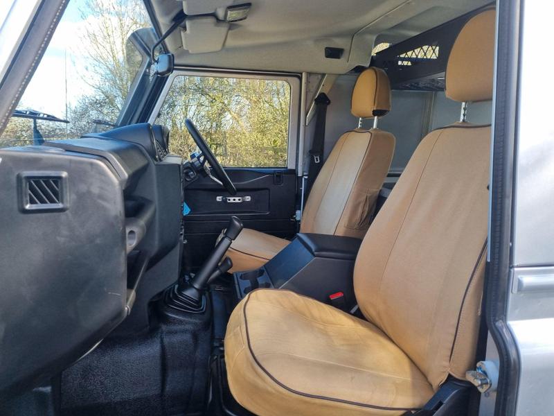 Land Rover Defender 90 - Image 4