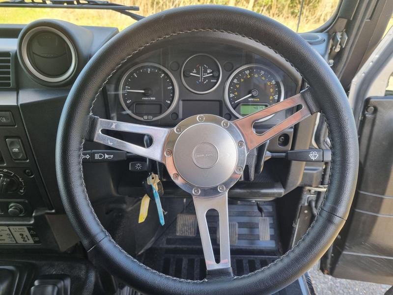 Land Rover Defender 90 - Image 7
