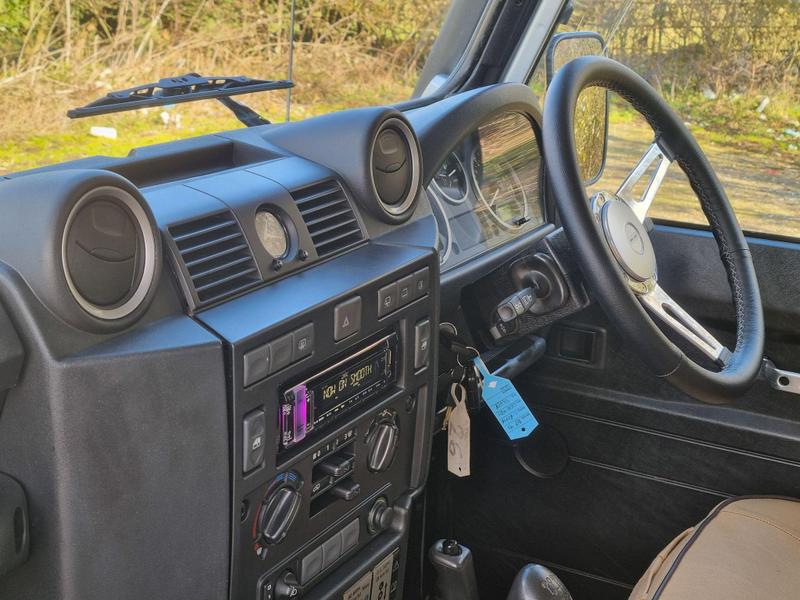 Land Rover Defender 90 - Image 13