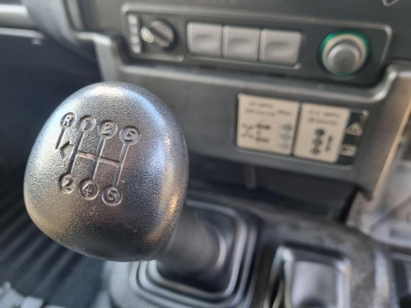 Land Rover Defender 90 - Image 18