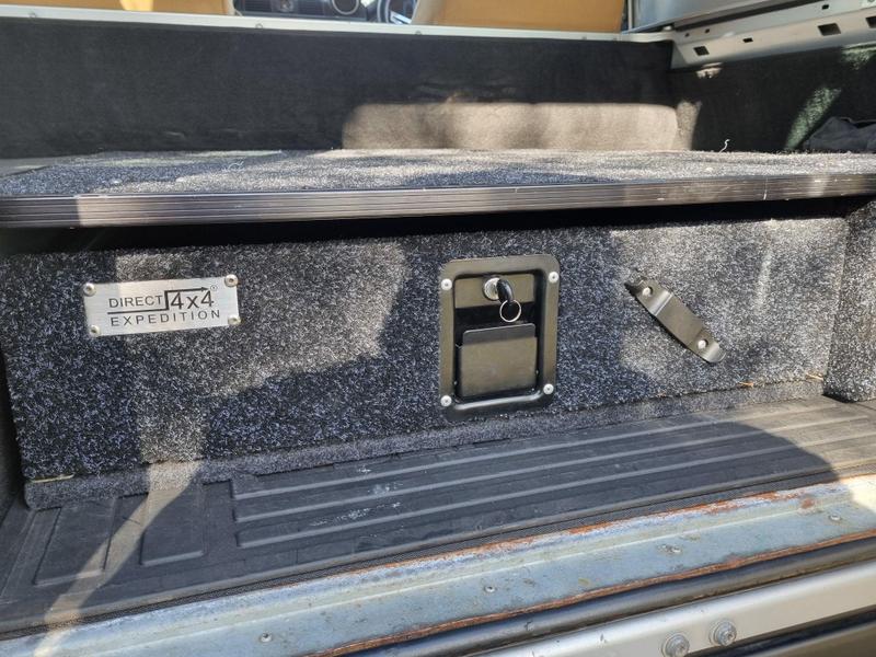 Land Rover Defender 90 - Image 21