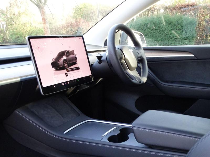 Tesla Model Y - Image 8