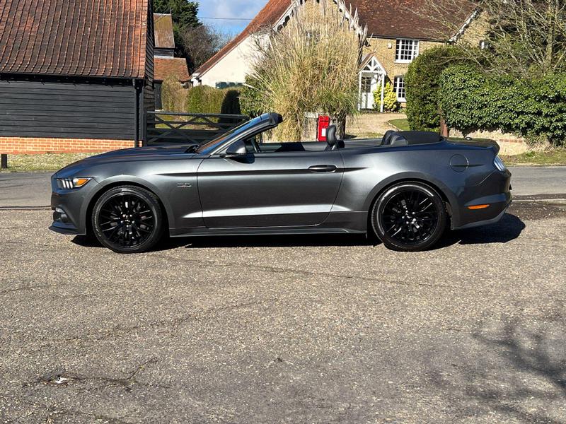 Ford Mustang - Image 3