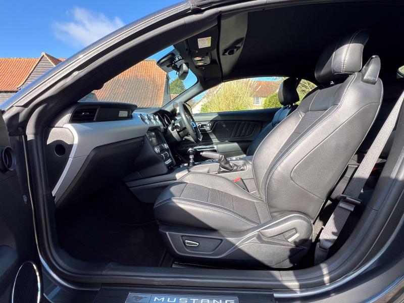 Ford Mustang - Image 4