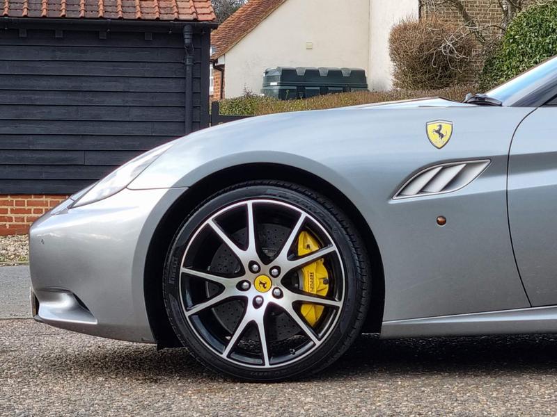 Ferrari CALIFORNIA - Image 4