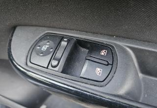 Vauxhall Corsa - Image 17